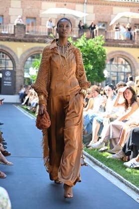 September 17, 2026, Madrid, Spain: A model parades with Malone design during the Mercedes Benz Fashion Week Madrid at Cibeles Palace in Madrid. Madrid Spain  - ZUMAs197 20260917_aaa_s197_225 Copyright: xAtilanoxGarciax