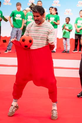 ABB KINDERTAG- Tom Beck Ball fangen grosse Hose beim kinderTag in den Atelier Gardens Berlin am 17.09,2026