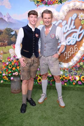Adi Weiss und Gast bei der Ankunft zur RTL TV-Show HeidiFest by Heidi Klum im Hofbräuhaus. München, 17.09.2026