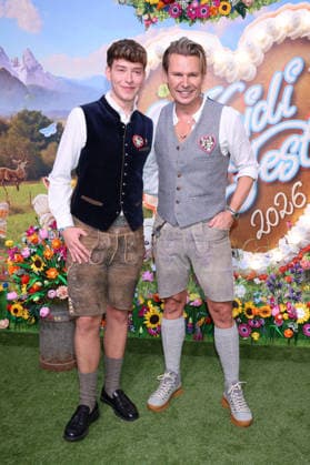 Adi Weiss und Gast bei der Ankunft zur RTL TV-Show HeidiFest by Heidi Klum im Hofbräuhaus. München, 17.09.2026