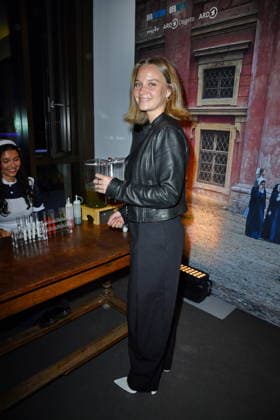 RECORD DATE NOT STATED UFA Back in Berlin Empfang- Berlin Sonja Gerhardt beim Blue Carpet anlässlich des UFA Back in Berlin Empfang im BE.YOND OFFICE in Berlin am 17.09.2026 Copyright: xEventpressxBerndtx