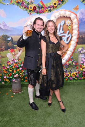 Adrian Louis und Joelina Drews bei der Ankunft zur RTL TV-Show HeidiFest by Heidi Klum im Hofbräuhaus. München, 17.09.2026