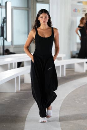LFW - Ebay Runway Model Naomi de Monès walks the runway at the Ebay show during London Fashion Week September 2026 at The Banking Hall in London, England on September 17, 2026. Photo by LounisPhotography ABACAPRESS.COM London United Kingdom  Copyright: xLounisPhotography ABACAx