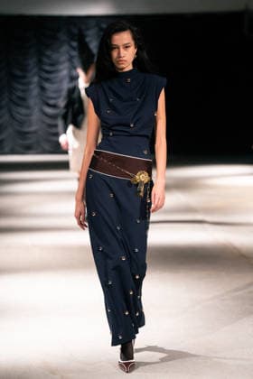 LFW - Mithridate Runway A model walks the runway at the Mithridate show during London Fashion Week September 2026 at The Banking Hall in London, England on September 17, 2026. Photo by LounisPhotography ABACAPRESS.COM London United Kingdom  Copyright: xLounisPhotography ABACAx