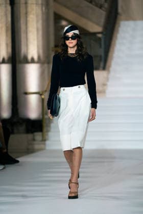 LFW - Paul Costelloe Runway A model walks the runway at the Paul Costelloe show during London Fashion Week September 2026 at The Banking Hall in London, England on September 17, 2026. Photo by LounisPhotography ABACAPRESS.COM London United Kingdom  Copyright: xLounisPhotography ABACAx