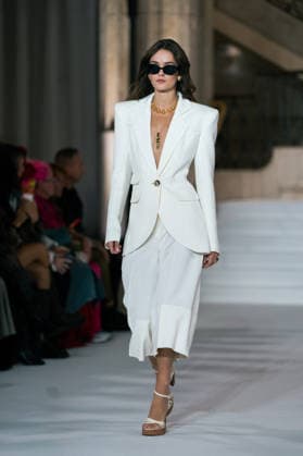 LFW - Paul Costelloe Runway A model walks the runway at the Paul Costelloe show during London Fashion Week September 2026 at The Banking Hall in London, England on September 17, 2026. Photo by LounisPhotography ABACAPRESS.COM London United Kingdom  Copyright: xLounisPhotography ABACAx