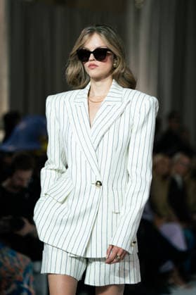 LFW - Paul Costelloe Runway A model walks the runway at the Paul Costelloe show during London Fashion Week September 2026 at The Banking Hall in London, England on September 17, 2026. Photo by LounisPhotography ABACAPRESS.COM London United Kingdom  Copyright: xLounisPhotography ABACAx