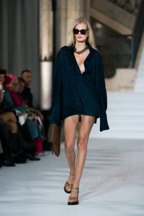 LFW - Paul Costelloe Runway A model walks the runway at the Paul Costelloe show during London Fashion Week September 2026 at The Banking Hall in London, England on September 17, 2026. Photo by LounisPhotography ABACAPRESS.COM London United Kingdom  Copyright: xLounisPhotography ABACAx