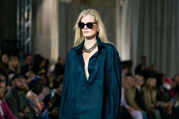 LFW - Paul Costelloe Runway A model walks the runway at the Paul Costelloe show during London Fashion Week September 2026 at The Banking Hall in London, England on September 17, 2026. Photo by LounisPhotography ABACAPRESS.COM London United Kingdom  Copyright: xLounisPhotography ABACAx