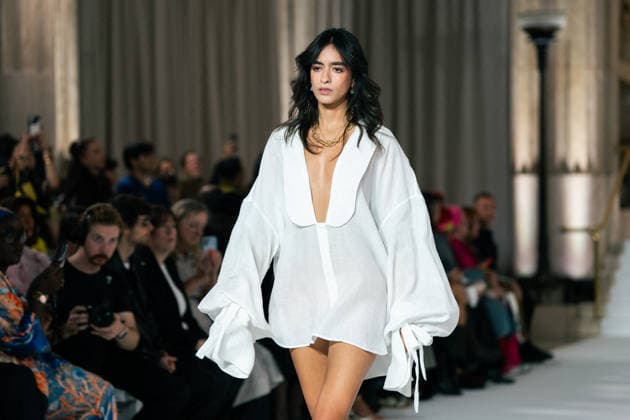 LFW - Paul Costelloe Runway A model walks the runway at the Paul Costelloe show during London Fashion Week September 2026 at The Banking Hall in London, England on September 17, 2026. Photo by LounisPhotography ABACAPRESS.COM London United Kingdom  Copyright: xLounisPhotography ABACAx
