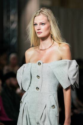 LFW - Paul Costelloe Runway A model walks the runway at the Paul Costelloe show during London Fashion Week September 2026 at The Banking Hall in London, England on September 17, 2026. Photo by LounisPhotography ABACAPRESS.COM London United Kingdom  Copyright: xLounisPhotography ABACAx