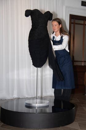 Sotheby s Princess Diana Revenge Dress Exhibition Preview at Sotheby s, London, UK - 18 September 2026 A technician holds Princess Diana s Revenge Dress by designer Christina Stambolian (est. £110k - £220k and $150k - $300k USD) as part of Sotheby s Princess Diana Revenge Dress Exhibition Preview which is to go on exhibition from 18th - 24th September 2026 before being offered at auction in New York on 9th December 2026 at Sotheby s, London, England, UK on Friday 18 September, 2026., Credit:Justin Ng Avalon UK, England, London, Sotheby s Copyright: xJustinxNgx xAvalonx 1136010843