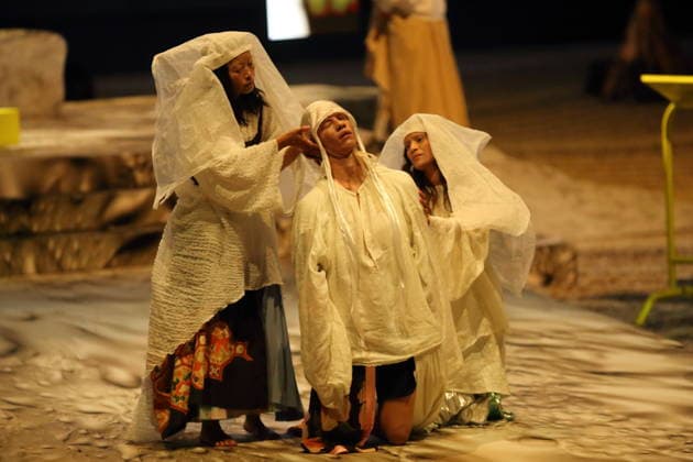 Laurie Young, Tarren Johnson und Ixchel Mendoza Hernandez, v.l., während der Fotoprobe für Mittwoch aus Licht in der Deutschen Oper in Berlin, 17. September 2026. Oper von Karlheinz Stockhausen. Musikalische Leitung Maxime Pascal. Regie Susanne Kennedy. Bühne Markus Selg. Kostüme Andra Dumitrascu. Premiere ist am 19. September 2026. Deutsche Oper Berlin Mittwoch aus Licht