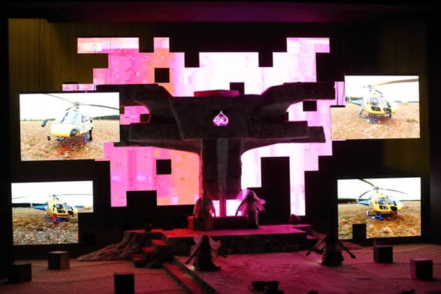 Ensemble während der Fotoprobe für Mittwoch aus Licht in der Deutschen Oper in Berlin, 17. September 2026. Oper von Karlheinz Stockhausen. Musikalische Leitung Maxime Pascal. Regie Susanne Kennedy. Bühne Markus Selg. Kostüme Andra Dumitrascu. Premiere ist am 19. September 2026. Deutsche Oper Berlin Mittwoch aus Licht