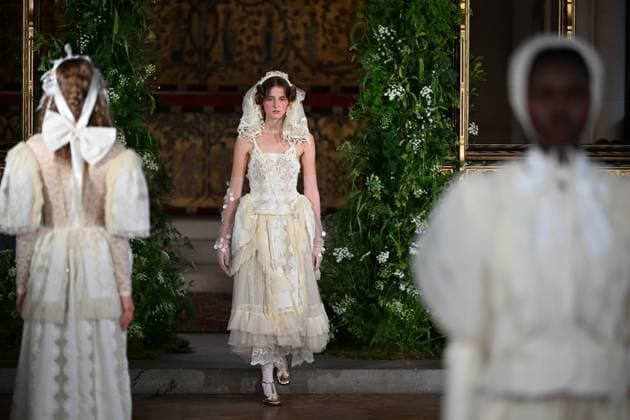 London Fashion Week LONDON, UNITED KINGDOM - SEPTEMBER 18: Models showcase creations by Turkish fashion designer Bora Aksu from his Spring Summer 2027 (SS27) collection during London Fashion Week at St Cyprian s Church in London, United Kingdom on September 18, 2026. Rasid Necati Aslim Anadolu London United Kingdom. Editorial use only. Please get in touch for any other usage.  Copyright: x2026xAnadoluxRasidxNecatixAslimx