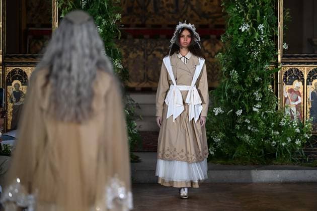 London Fashion Week LONDON, UNITED KINGDOM - SEPTEMBER 18: Models showcase creations by Turkish fashion designer Bora Aksu from his Spring Summer 2027 (SS27) collection during London Fashion Week at St Cyprian s Church in London, United Kingdom on September 18, 2026. Rasid Necati Aslim Anadolu London United Kingdom. Editorial use only. Please get in touch for any other usage.  Copyright: x2026xAnadoluxRasidxNecatixAslimx