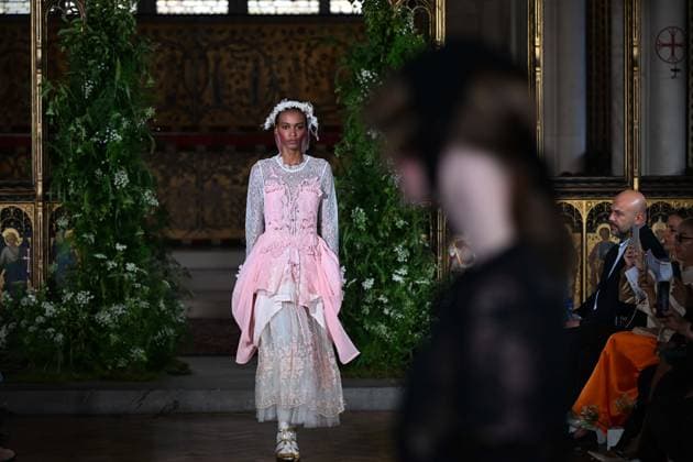 London Fashion Week LONDON, UNITED KINGDOM - SEPTEMBER 18: Models showcase creations by Turkish fashion designer Bora Aksu from his Spring Summer 2027 (SS27) collection during London Fashion Week at St Cyprian s Church in London, United Kingdom on September 18, 2026. Rasid Necati Aslim Anadolu London United Kingdom. Editorial use only. Please get in touch for any other usage.  Copyright: x2026xAnadoluxRasidxNecatixAslimx