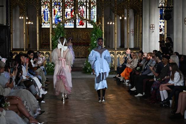 London Fashion Week LONDON, UNITED KINGDOM - SEPTEMBER 18: Models showcase creations by Turkish fashion designer Bora Aksu from his Spring Summer 2027 (SS27) collection during London Fashion Week at St Cyprian s Church in London, United Kingdom on September 18, 2026. Rasid Necati Aslim Anadolu London United Kingdom. Editorial use only. Please get in touch for any other usage.  Copyright: x2026xAnadoluxRasidxNecatixAslimx