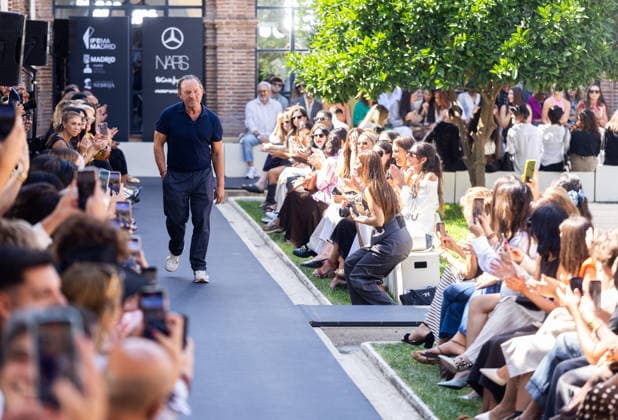 Custo Fashion Show at MBFW 2026 Designer Custo Dalmau during the Custo Barcelona fashion show as part of Mercedes-Benz Fashion Week at Nebrija University on September 18, 2026, in Madrid, Spain. Custo presents his Spring Summer 2027 collection, titled Unexpected. The Catalan designer conceives this collection as an emotional manifesto to combat the routine in the way people dress. SEPTEMBER 18, 2026, Madrid, Spain  Copyright: xEduardoxParrax 7783780