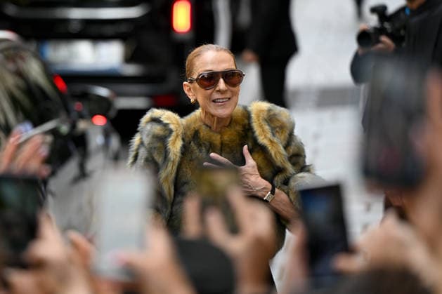 Celine Dion in front of the Royal Monceau in Paris. Celine Dion spent time with fans before heading to the venue, the Royal Monceau Hotel in Paris, France. 459761 2026 09 18 Paris, France. Dion, Céline  Copyright: xL.Urmanx xStarfacex STAR_459761_009