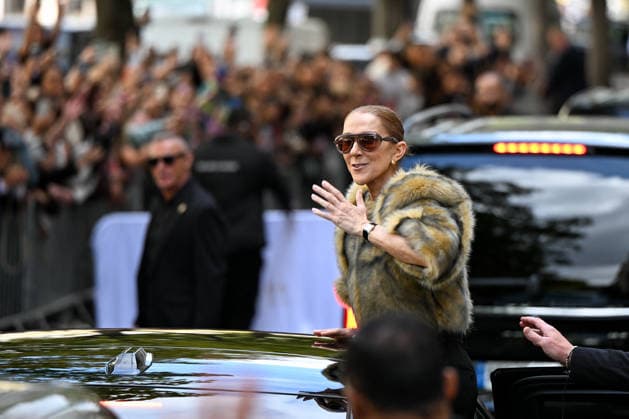 Céline Dion was cheered by her fans as she left the Royal Monceau Hotel in Paris, before heading to the Plenitude Arena at Paris La Défense for her third concert, September 16, 2026 Lionel Urman Bestimage Céline Dion is cheered by fans as she leaves the Royal Monceau Hotel in Paris, before heading to the Plenitude Arena at Paris La Défense for her third concert on September 18, 2026, Paris, France  Copyright: xLIONELxURMANxx xBESTIMAGExLIONELxURMANxx xBESTIMAGEx