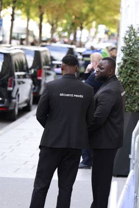 Céline Dion was cheered by her fans as she left the Royal Monceau Hotel in Paris, before heading to the Plenitude Arena in Paris La Défense for her third concert, September 16, 2026 Christophe Aubert Bestimage Céline Dion is acclaimed by fans as she leaves the Royal Monceau Hotel in Paris, before heading to the Plenitude Arena at Paris La Défense for her third concert date on September 18, 2026, Paris, France  Copyright: xChristophexAubertx xBestimagexChristophexAubertx xBestimagex