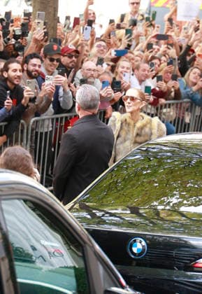 Céline Dion was cheered by her fans as she left the Royal Monceau Hotel in Paris, before heading to the Plenitude Arena in Paris La Défense for her third concert, September 16, 2026 Christophe Aubert Bestimage Céline Dion is acclaimed by fans as she leaves the Royal Monceau Hotel in Paris, before heading to the Plenitude Arena at Paris La Défense for her third concert date on September 18, 2026, Paris, France  Copyright: xChristophexAubertx xBestimagexChristophexAubertx xBestimagex