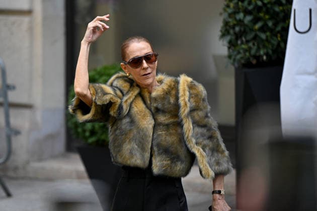 Céline Dion was cheered by her fans as she left the Royal Monceau Hotel in Paris, before heading to the Plenitude Arena at Paris La Défense for her third concert, September 16, 2026 Lionel Urman Bestimage Céline Dion is cheered by fans as she leaves the Royal Monceau Hotel in Paris, before heading to the Plenitude Arena at Paris La Défense for her third concert date on September 18, 2026, Paris, France  Copyright: xLIONELxURMANxx xBESTIMAGExLIONELxURMANxx xBESTIMAGEx