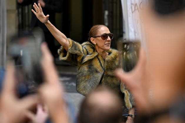 Céline Dion was cheered by her fans as she left the Royal Monceau Hotel in Paris, before heading to the Plenitude Arena at Paris La Défense for her third concert, September 16, 2026 Lionel Urman Bestimage Céline Dion is cheered by fans as she leaves the Royal Monceau Hotel in Paris, before heading to the Plenitude Arena at Paris La Défense for her third concert date on September 18, 2026, Paris, France  Copyright: xLIONELxURMANxx xBESTIMAGExLIONELxURMANxx xBESTIMAGEx