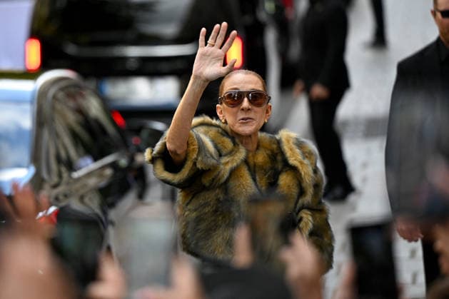Céline Dion was cheered by her fans as she left the Royal Monceau Hotel in Paris, before heading to the Plenitude Arena at Paris La Défense for her third concert, September 16, 2026 Lionel Urman Bestimage Céline Dion is cheered by fans as she leaves the Royal Monceau Hotel in Paris, before heading to the Plenitude Arena at Paris La Défense for her third concert date on September 18, 2026, Paris, France  Copyright: xLIONELxURMANxx xBESTIMAGExLIONELxURMANxx xBESTIMAGEx
