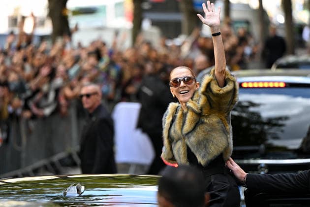 Céline Dion was cheered by her fans as she left the Royal Monceau Hotel in Paris, before heading to the Plenitude Arena at Paris La Défense for her third concert, September 16, 2026 Lionel Urman Bestimage Céline Dion is cheered by fans as she leaves the Royal Monceau Hotel in Paris, before heading to the Plenitude Arena at Paris La Défense for her third concert date on September 18, 2026, Paris, France  Copyright: xLIONELxURMANxx xBESTIMAGExLIONELxURMANxx xBESTIMAGEx