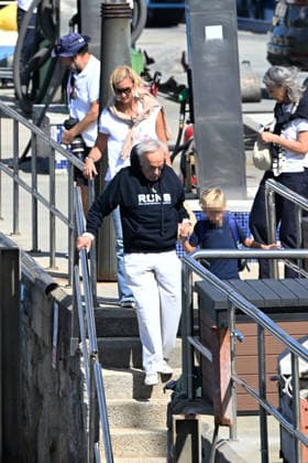 King Juan Carlos Goes Sailing with the Zurita Family in Sanxenxo: María Zurita with her father, Carlos Zurita, and her son Carlitos boarding the boat on September 18, 2026, in Madrid, Spain FAMILY ROYALTY KING ZURITA BOAT OR Sanxenxo Sanxenxo Spain  Copyright: xOscarxOrtizx 7784013