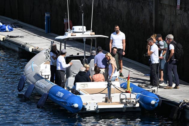 King Juan Carlos Goes Sailing with the Zuritas in Sanxenxo: Carlos, Carlitos, María, and Alfonso Zurita boarding the boat on September 18, 2026, in Madrid, Spain. FAMILY ROYALTY KING ZURITA BOAT OR Sanxenxo Sanxenxo Spain  Copyright: xOscarxOrtizx 7784030