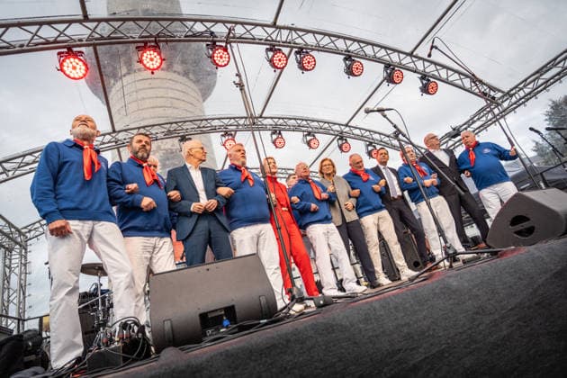Aktuelle SPD-Ministerpräsidenten Olaf Lies, Anke, Rehlinger, Manuela Schwesig, Dietmar Woidke und Hamnburgs Erster Bürgermeister Peter Tschentscher gemeinsam in Warnemünde;Abschlusskundgebung der SPD am Leuchtturm von Warnemünde zur Landtagswahl in Mecklenburg-Vorpommern, Rostock-Warnemünde Mecklenburg-Vorpommern Deutschland Leuchtturm