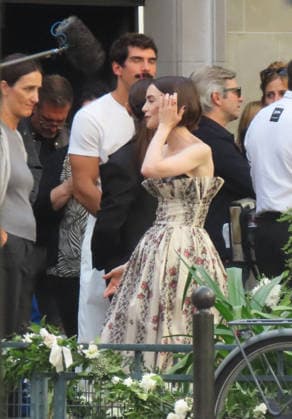 Exclu - Emily in Paris Set - Paris Exclusive - Lily Collins during the filming of Emily in Paris in Paris, France on September 18, 2026. Photo by ABACAPRESS.COM Paris France  Copyright: xABACAx