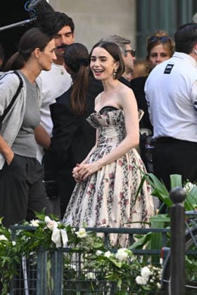 Exclu - Emily in Paris Set - Paris Exclusive - Lily Collins during the filming of Emily in Paris in Paris, France on September 18, 2026. Photo by Florian Poitout ABACAPRESS.COM Paris France  Copyright: xPoitoutxFlorian ABACAx