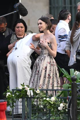 Exclu - Emily in Paris Set - Paris Exclusive - Lily Collins during the filming of Emily in Paris in Paris, France on September 18, 2026. Photo by Florian Poitout ABACAPRESS.COM Paris France  Copyright: xPoitoutxFlorian ABACAx