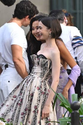 Exclu - Emily in Paris Set - Paris Exclusive - Lily Collins and Ashley Park during the filming of Emily in Paris in Paris, France on September 18, 2026. Photo by Florian Poitout ABACAPRESS.COM Paris France  Copyright: xPoitoutxFlorian ABACAx