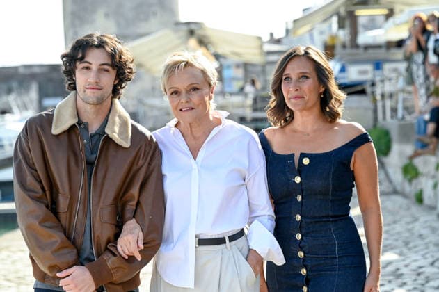 La Rochelle TV Fiction Festival 2026 Photocall September 18, 28th La Rochelle TV Fiction Festival 28th edition of the La Rochelle TV Fiction Festival Photocall for A la vie Muriel Robin, Julie de Bona, Nathan Japy 459756 September 18, 2026 France  Copyright: xBarbaraxNeymanx xStarfacex STAR_459756_308