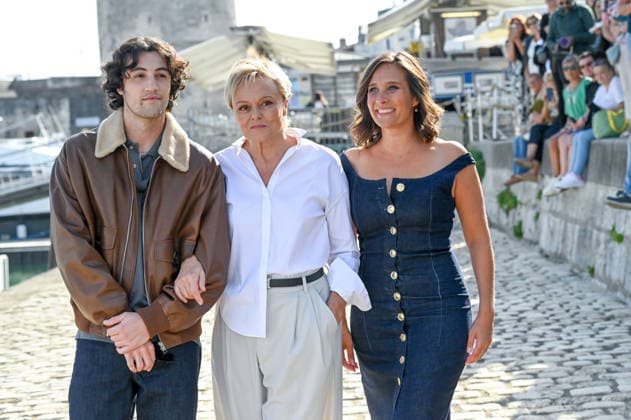 La Rochelle TV Fiction Festival 2026 Photocall September 18, 28th La Rochelle TV Fiction Festival 28th edition of the La Rochelle TV Fiction Festival Photocall for A la vie Muriel Robin, Julie de Bona, Nathan Japy 459756 September 18, 2026 France  Copyright: xBarbaraxNeymanx xStarfacex STAR_459756_309