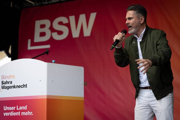 Wahlkampfabschluss, Alexanderplatz, BSW Berlin, Wahlkampfabschluss, Alexanderplatz, BSW, Bündnis Sahra Wagenknecht, Kundgebung, Fabio De Masi Berlin Berlin GER