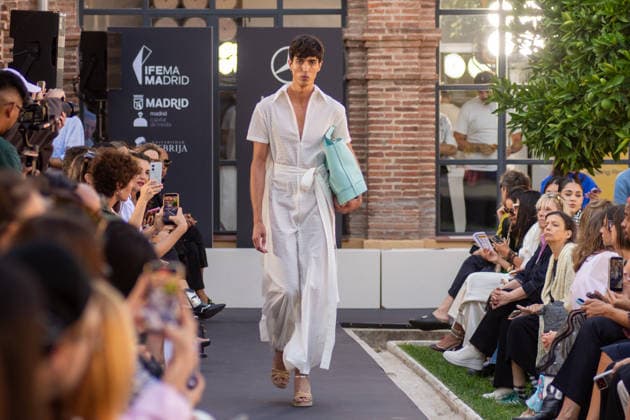 IPA88678354 - MADRID, SPAIN. SEPTEMBER 18, 2026: A model walks the runway showcasing a creation by Maison Mesa during Mercedes-Benz Fashion Week Madrid 2026 (MBFWMadrid) on September 18, 2026, in Madrid, Spain. The designer presented its latest collection as part of the official fashion week schedule, with models showcasing the brand™s contemporary silhouettes, distinctive volumes, and intricate details on the runway.  Copyright: xFrancescoxMilitelloxMirtox xx IPA88678354