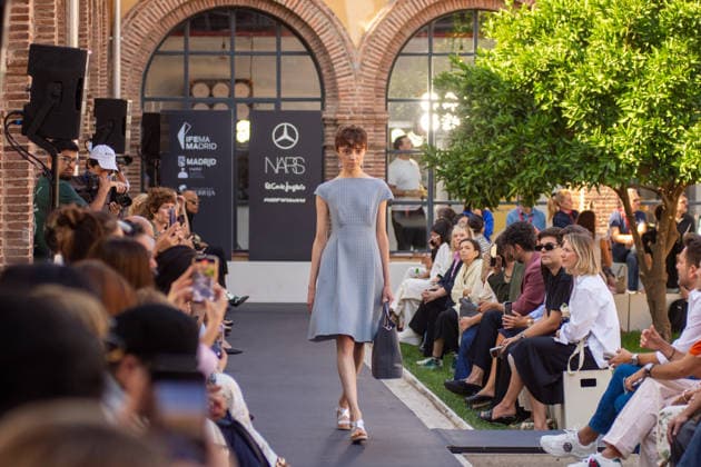 IPA88678406 - MADRID, SPAIN. SEPTEMBER 18, 2026: A model walks the runway showcasing a creation by Maison Mesa during Mercedes-Benz Fashion Week Madrid 2026 (MBFWMadrid) on September 18, 2026, in Madrid, Spain. The designer presented its latest collection as part of the official fashion week schedule, with models showcasing the brand™s contemporary silhouettes, distinctive volumes, and intricate details on the runway.  Copyright: xFrancescoxMilitelloxMirtox xx IPA88678406