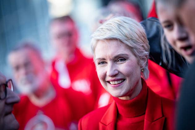 Ministerpräsidentin und SPD-Spitzenkandidatin Manuela Schwesig auf der Wahlkampfveranstaltung in Rostock-Warnemünde;Abschlusskundgebung der SPD am Leuchtturm von Warnemünde zur Landtagswahl in Mecklenburg-Vorpommern, Rostock-Warnemünde Mecklenburg-Vorpommern Deutschland Leuchtturm
