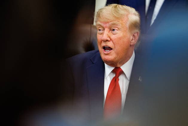 DC: President Trump Announces New Most Favored Nation Drug Pricing for Medicaid President Donald Trump answers questions from reporters after announcing new most favored nation pricing for some drugs in the Oval Office at the White House on September 18, 2026 in Washington, D.C. Many countries have negotiated prices for certain drugs that are significantly lower than what Americans pay for the same medication and the new deal will allow states Medicaid programs to benefit from those lower prices. (Photo by Samuel Corum Pool ABACAPRESS.COM) Washington DC United States  Copyright: xPool ABACAx