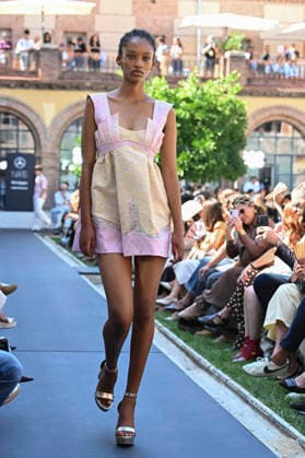 Custo Barcelona - Mercedes Benz Fashion Week Madrid, Spain - 18 Sept 2026 A model parades with Custo Barcelona design during Mercedes Benz Fashion Week Madrid Cibeles Palace in Madrid. Madrid Spain Copyright: xAtilanoxGarciax xSOPAxImagesx PHOTO08515