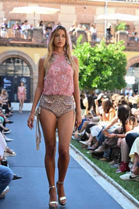 Custo Barcelona - Mercedes Benz Fashion Week Madrid, Spain - 18 Sept 2026 A model parades with Custo Barcelona design during Mercedes Benz Fashion Week Madrid Cibeles Palace in Madrid. Madrid Spain Copyright: xAtilanoxGarciax xSOPAxImagesx PHOTO08526