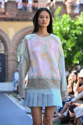 Custo Barcelona - Mercedes Benz Fashion Week Madrid, Spain - 18 Sept 2026 A model parades with Custo Barcelona design during Mercedes Benz Fashion Week Madrid Cibeles Palace in Madrid. Madrid Spain Copyright: xAtilanoxGarciax xSOPAxImagesx PHOTO08549