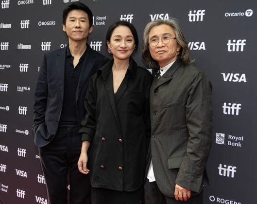 (260919) -- TORONTO, Sept. 19, 2026 -- Director Peter Ho-Sun Chan (R), actors Zhou Xun (C) and Wang Xiao pose for photos at the world premiere of the film The Road Not Taken during the 2026 Toronto International Film Festival (TIFF) in Toronto, Canada, on Sept. 18, 2026. (Photo by Zou Zheng Xinhua) CANADA-TORONTO-TIFF-THE ROAD NOT TAKEN-PREMIERE LinxWei 