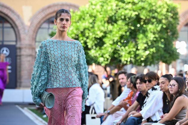 Maison Mesa - Mercedes Benz Fashion Week Madrid, Spain -18 Sept 2026 A model parades with Maison Mesa design during Mercedes Benz Fashion Week Madrid Cibeles Palace in Madrid. Madrid Spain Copyright: xAtilanoxGarciax xSOPAxImagesx PHOTO08625